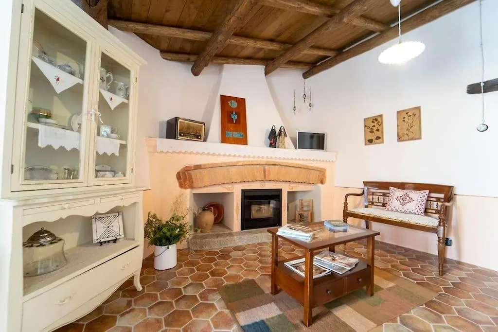 Holiday home Casa Storica Austis, Sardegna Villa